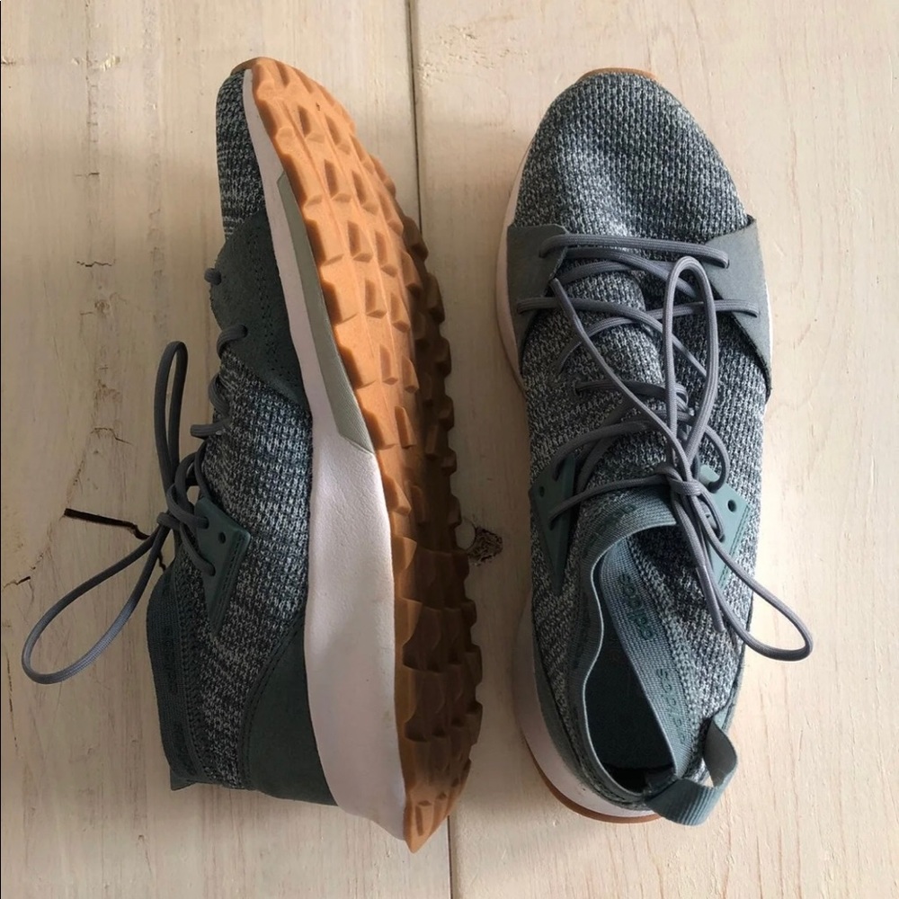 Adidas 7.5 running shoes